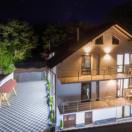 Hotel Pensiunea D & Ylan Novaci-Străini Zewnętrze zdjęcie