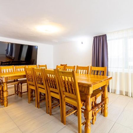 Hotel Pensiunea D & Ylan Novaci-Străini Zewnętrze zdjęcie
