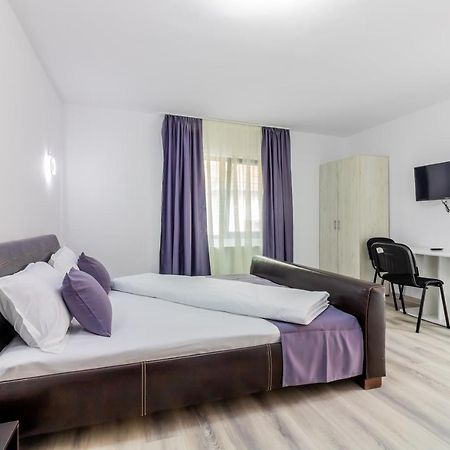 Hotel Pensiunea D & Ylan Novaci-Străini Zewnętrze zdjęcie