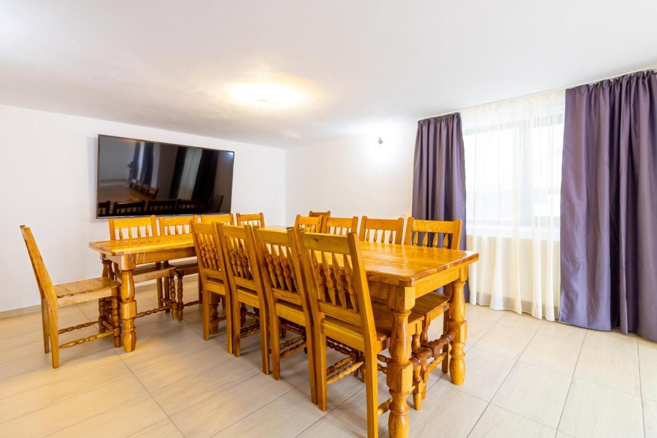 Hotel Pensiunea D & Ylan Novaci-Străini Zewnętrze zdjęcie
