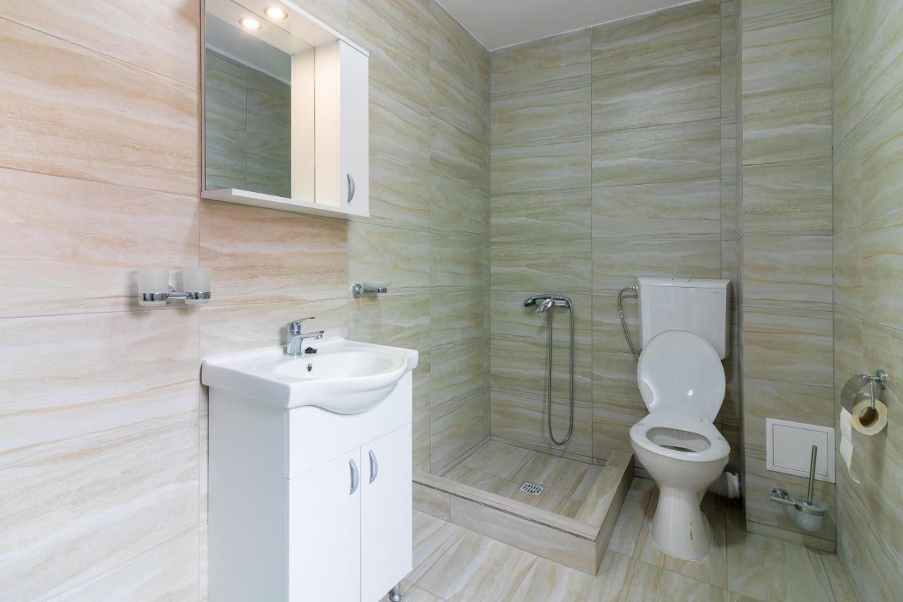 Hotel Pensiunea D & Ylan Novaci-Străini Zewnętrze zdjęcie