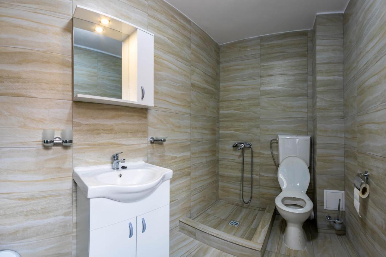 Hotel Pensiunea D & Ylan Novaci-Străini Zewnętrze zdjęcie