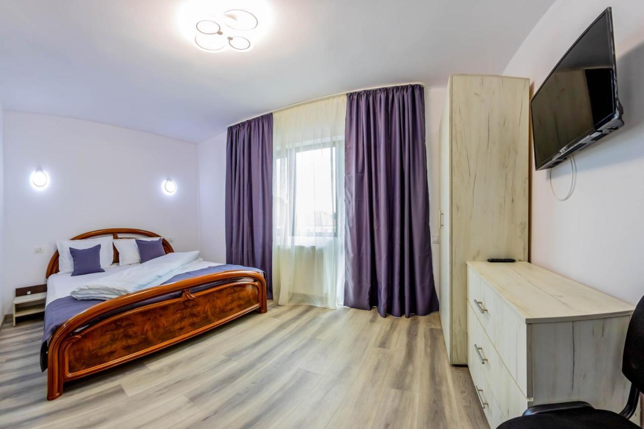 Hotel Pensiunea D & Ylan Novaci-Străini Zewnętrze zdjęcie