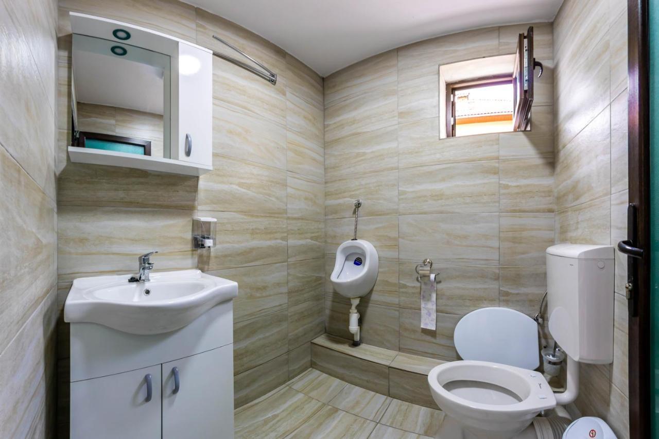 Hotel Pensiunea D & Ylan Novaci-Străini Zewnętrze zdjęcie