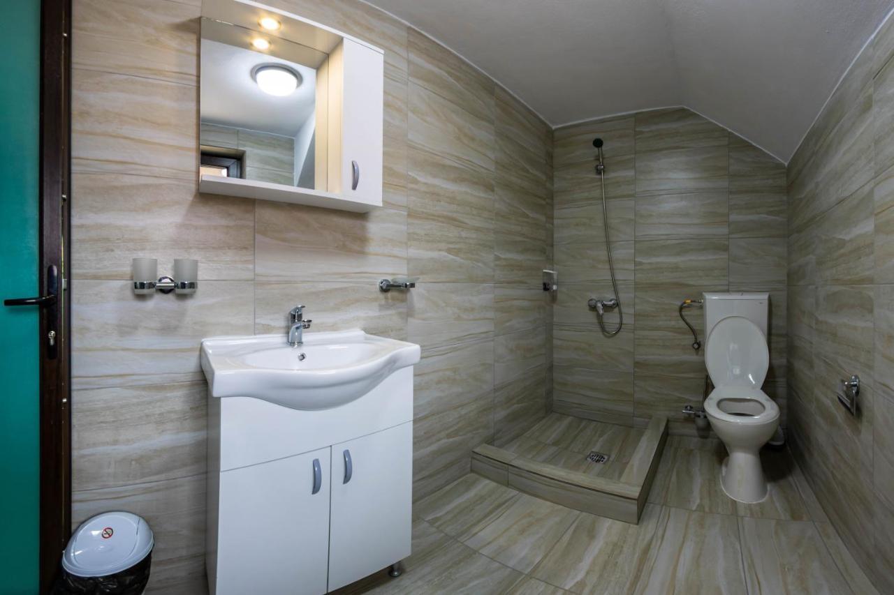 Hotel Pensiunea D & Ylan Novaci-Străini Zewnętrze zdjęcie