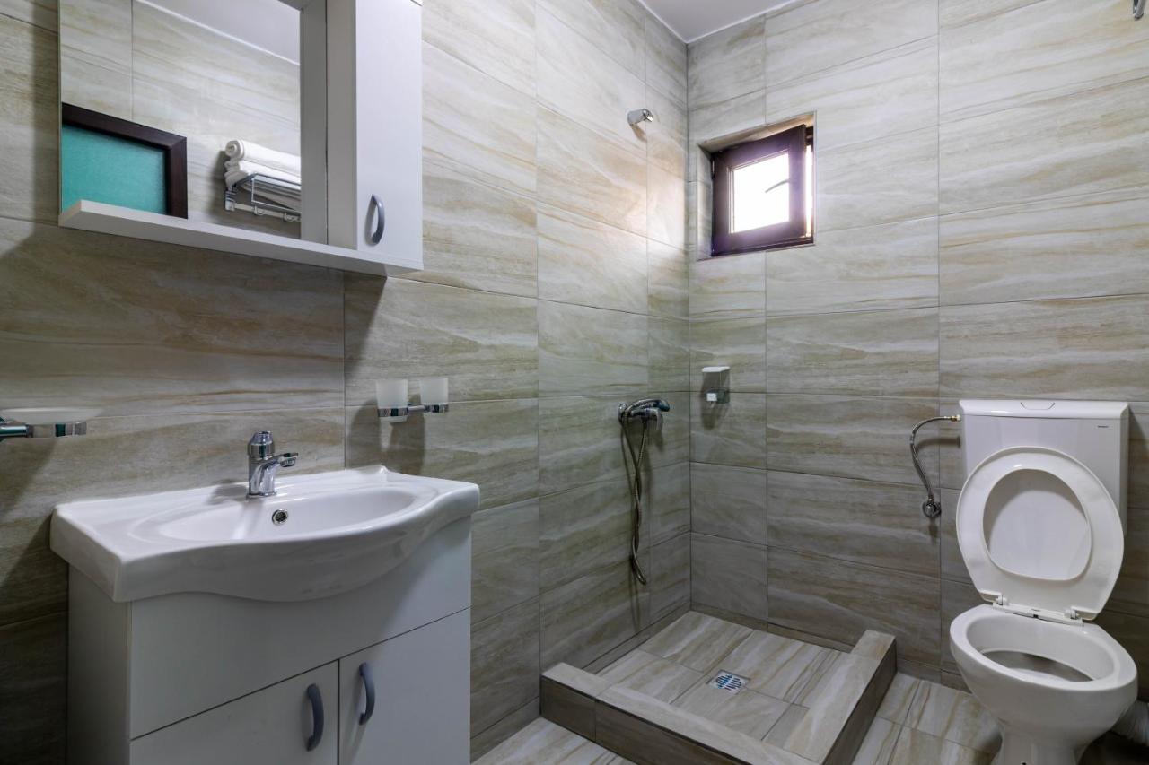 Hotel Pensiunea D & Ylan Novaci-Străini Zewnętrze zdjęcie